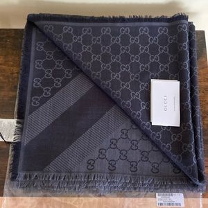 Authentic New Gucci GG Pashmina shawl Unisex. Made in Italy from  Firenze